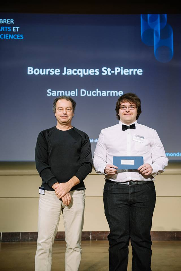 Photo du récipiendaire  Samuel Ducharme avec Pierre Poulin, directeur du département