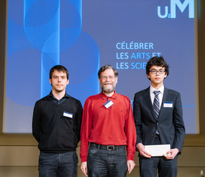 Photo des récipiendaires Léonard Frachet et Jean-Philippe Heng avec Professeur Guy Lapalme